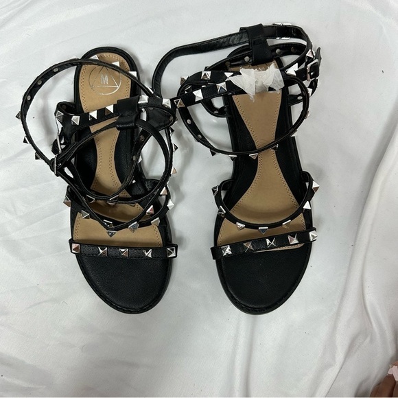 New Missguided Studded Gladiator Black Sandals in Size 8 - Picture 3 of 4
